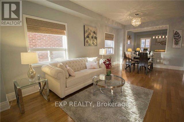 3 Trish Drive, Richmond Hill, Ontario  L4E 5C5 - Photo 2 - N12498508