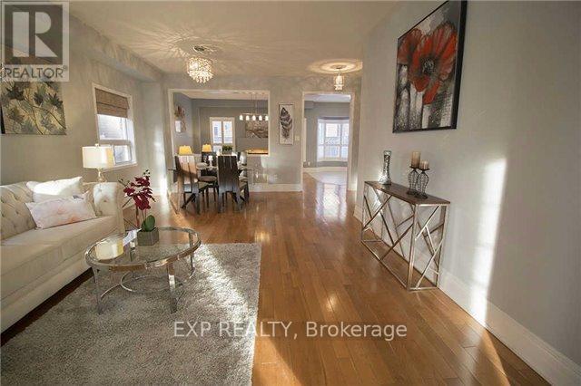 3 Trish Drive, Richmond Hill, Ontario  L4E 5C5 - Photo 3 - N12498508