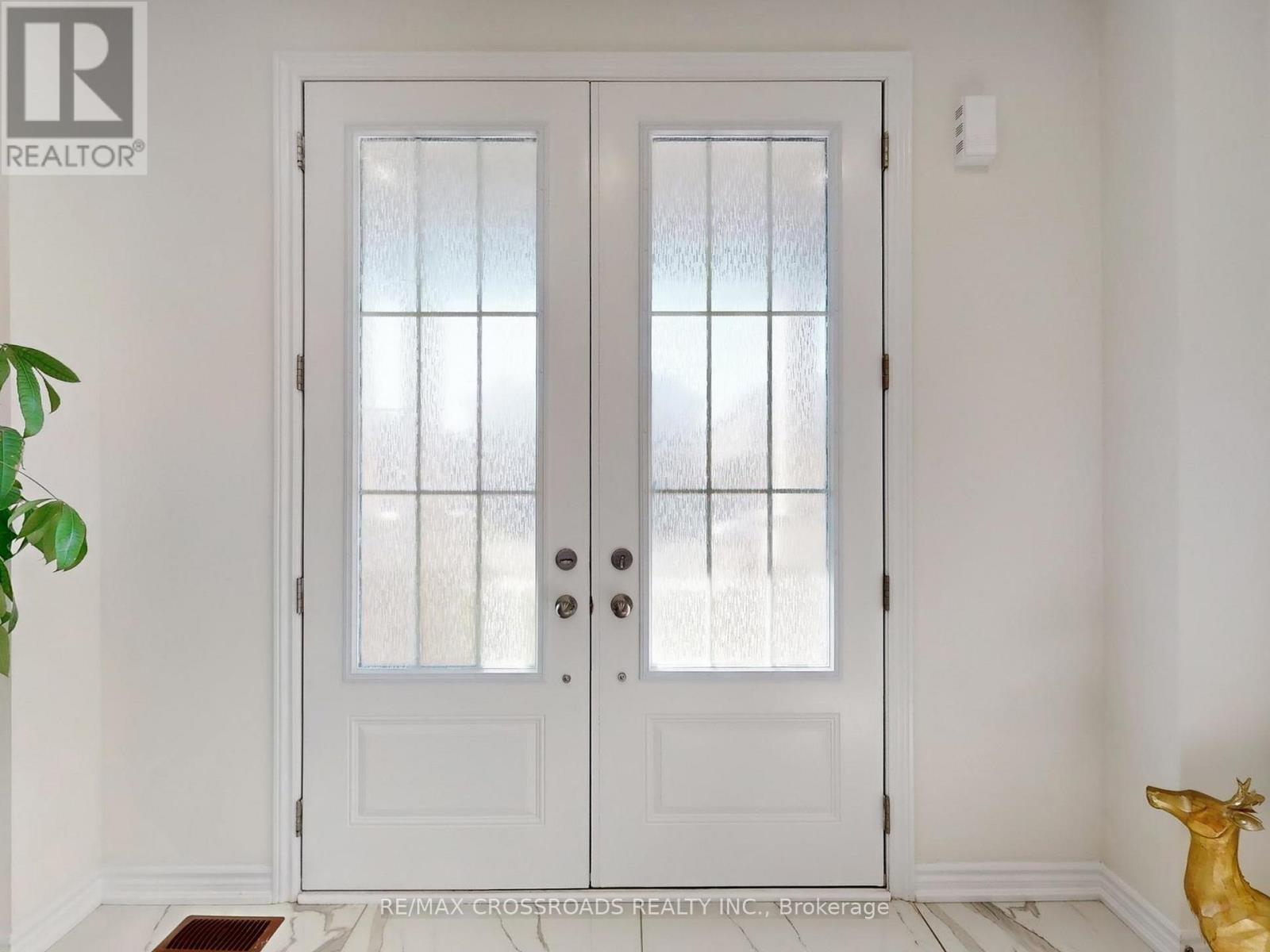 62 Kentledge Avenue, East Gwillimbury (Holland Landing), Ontario  L9N 0V9 - Photo 3 - N12498512