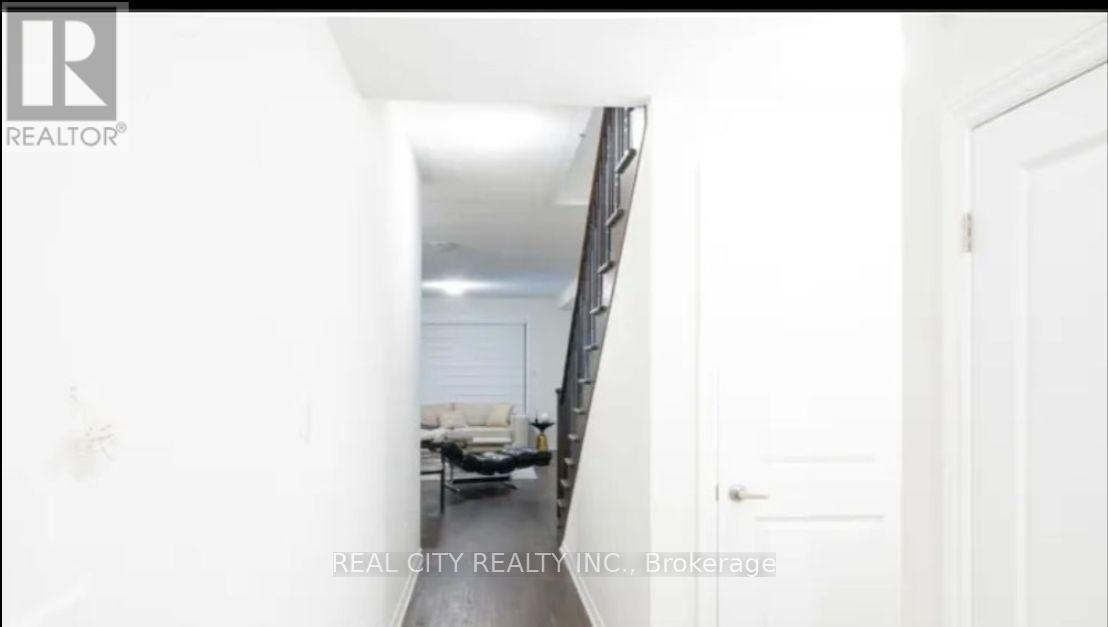 28 Bannister Road, Barrie, Ontario  L9S 2Z8 - Photo 5 - S12385470