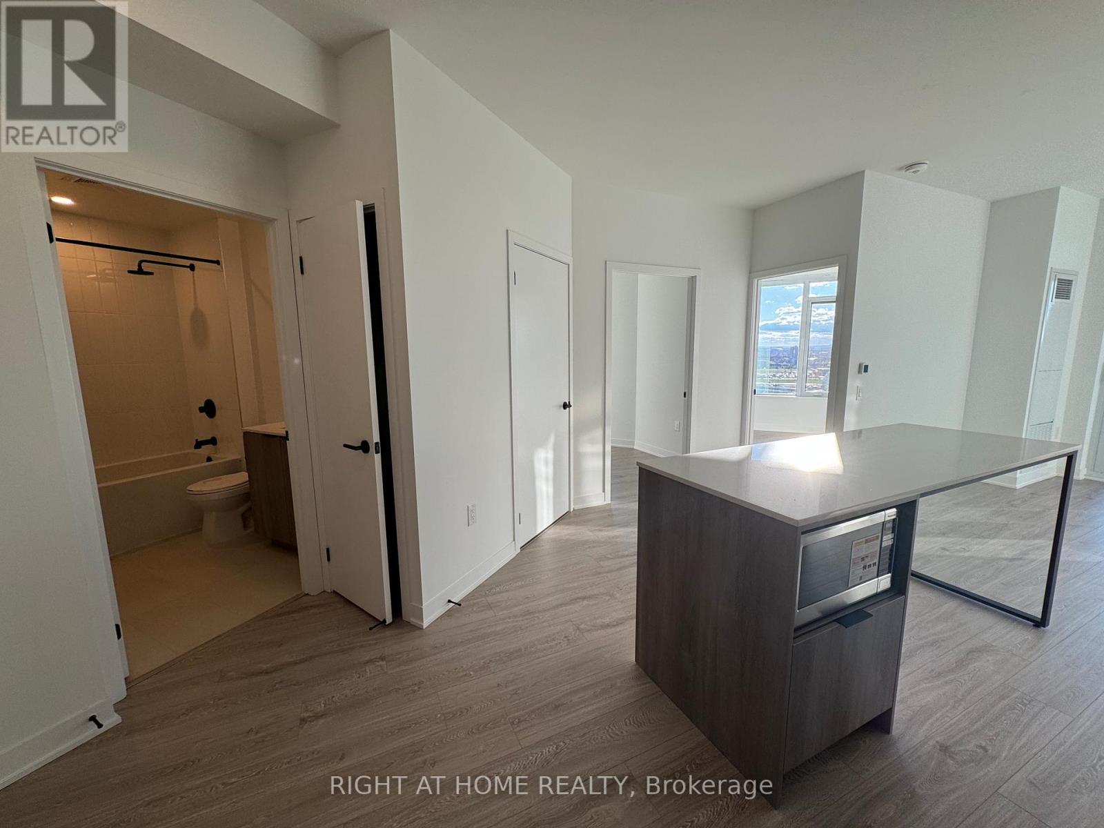 1906 - 2495 Eglinton Avenue W, Mississauga, Ontario  L5M 2T2 - Photo 10 - W12498534