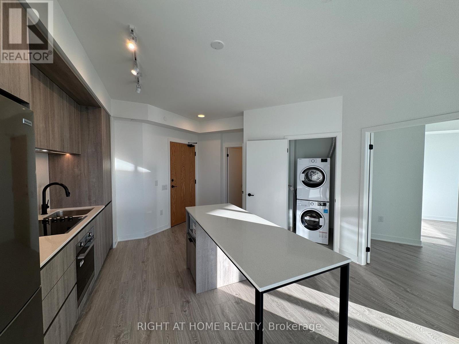 1906 - 2495 Eglinton Avenue W, Mississauga, Ontario  L5M 2T2 - Photo 15 - W12498534