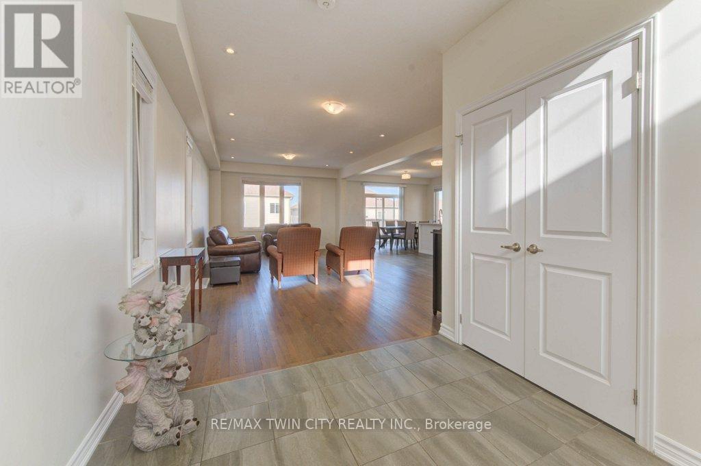 361 Beechdrops Drive, Waterloo, Ontario  N2V 0E8 - Photo 6 - X12498506