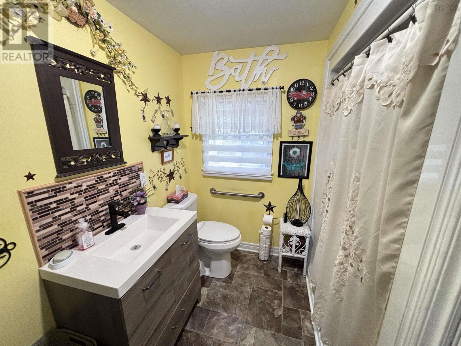 46 Quarry Road, Glace Bay, Nova Scotia  B1A 1G1 - Photo 9 - 202523246