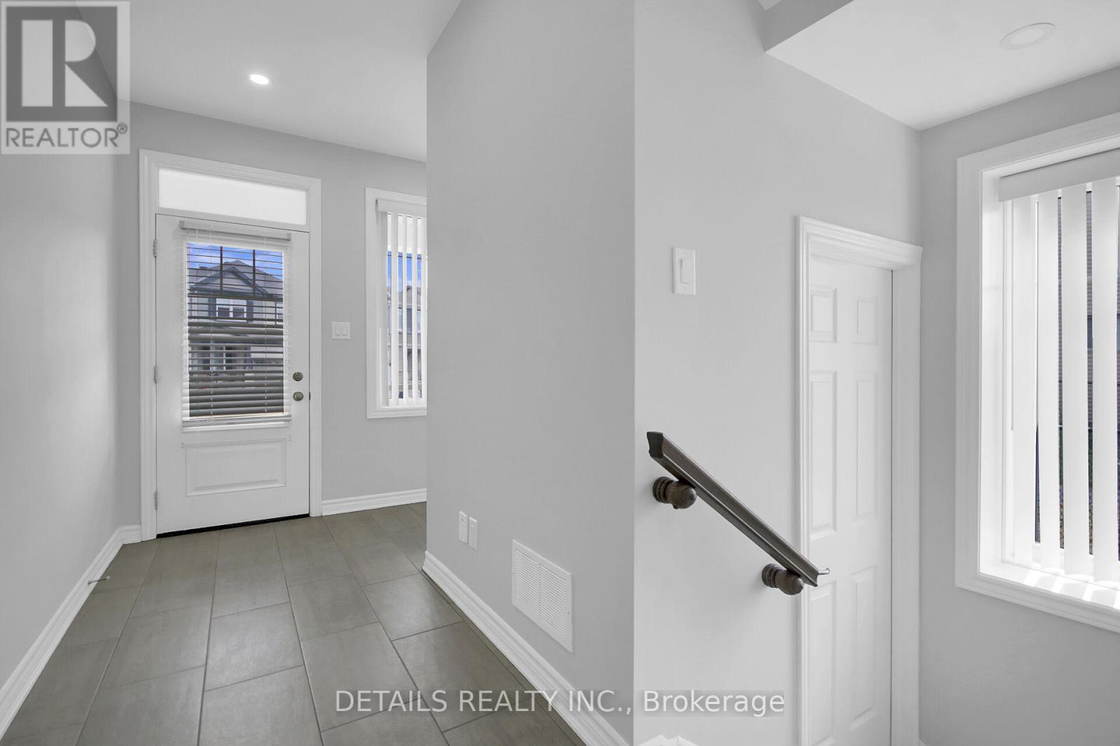 116 Unity Place, Ottawa, Ontario  K2S 2Y8 - Photo 3 - X12498600