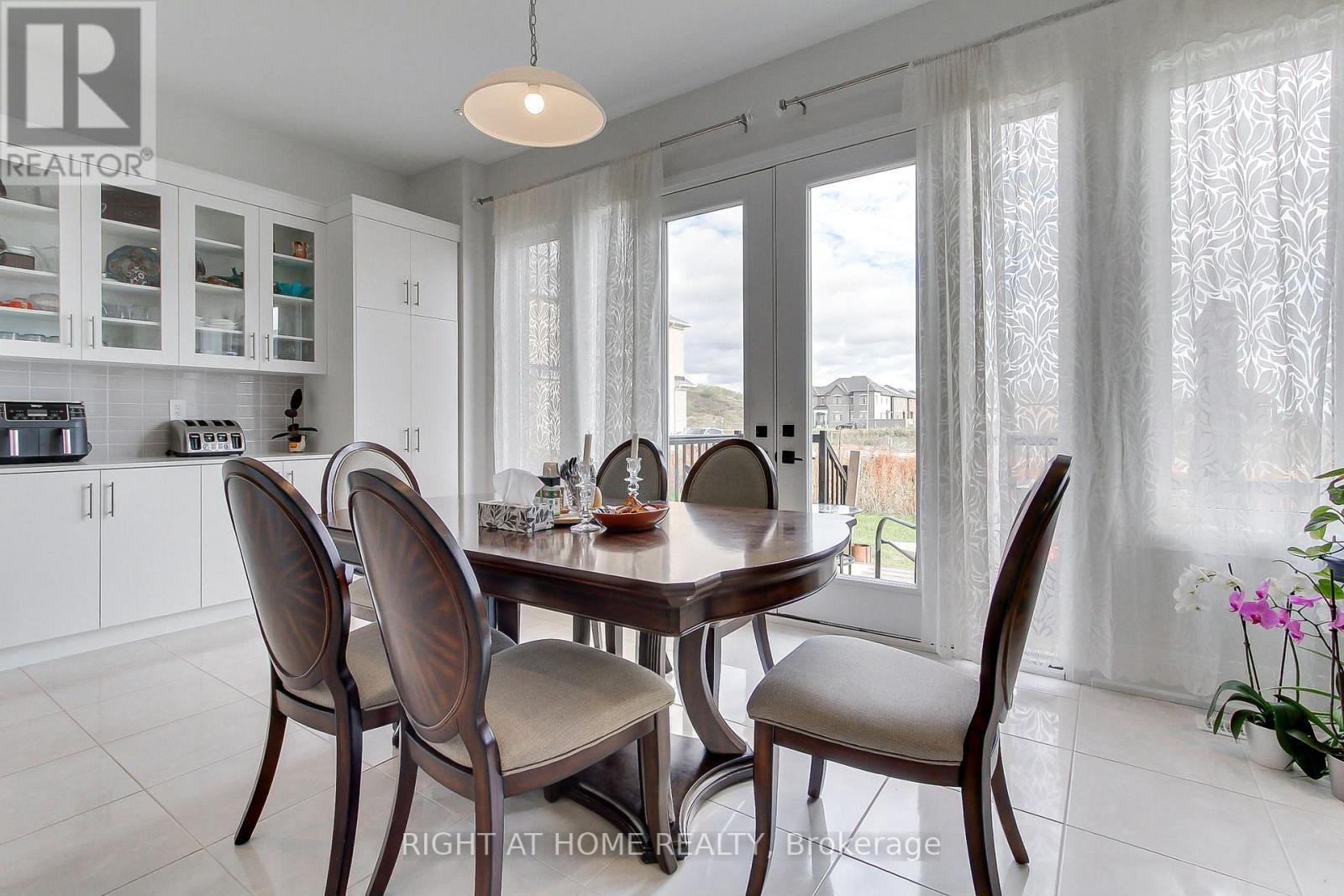 9 Backhouse Drive, Richmond Hill, Ontario  L4E 1M8 - Photo 18 - N12498562