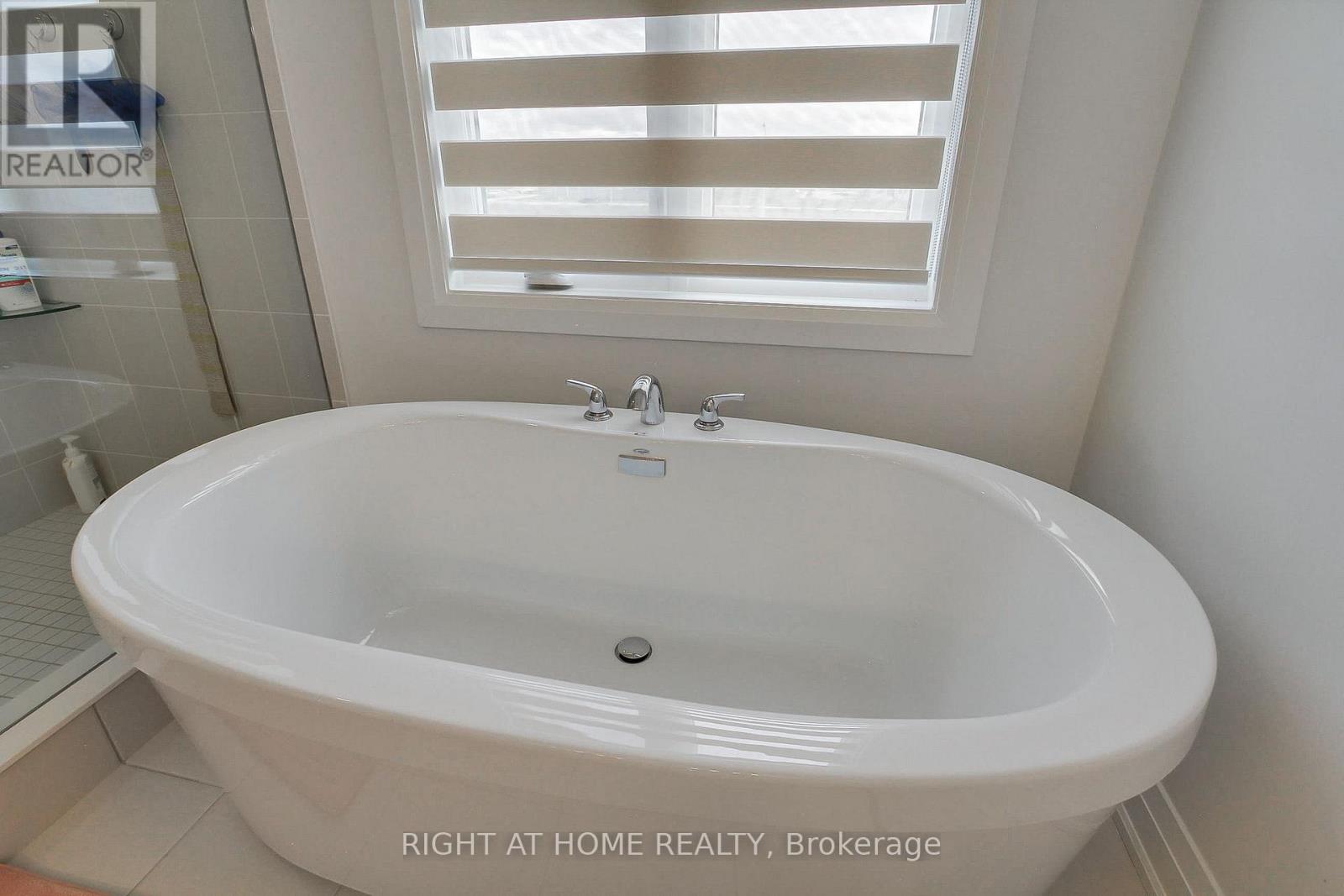 9 Backhouse Drive, Richmond Hill, Ontario  L4E 1M8 - Photo 33 - N12498562