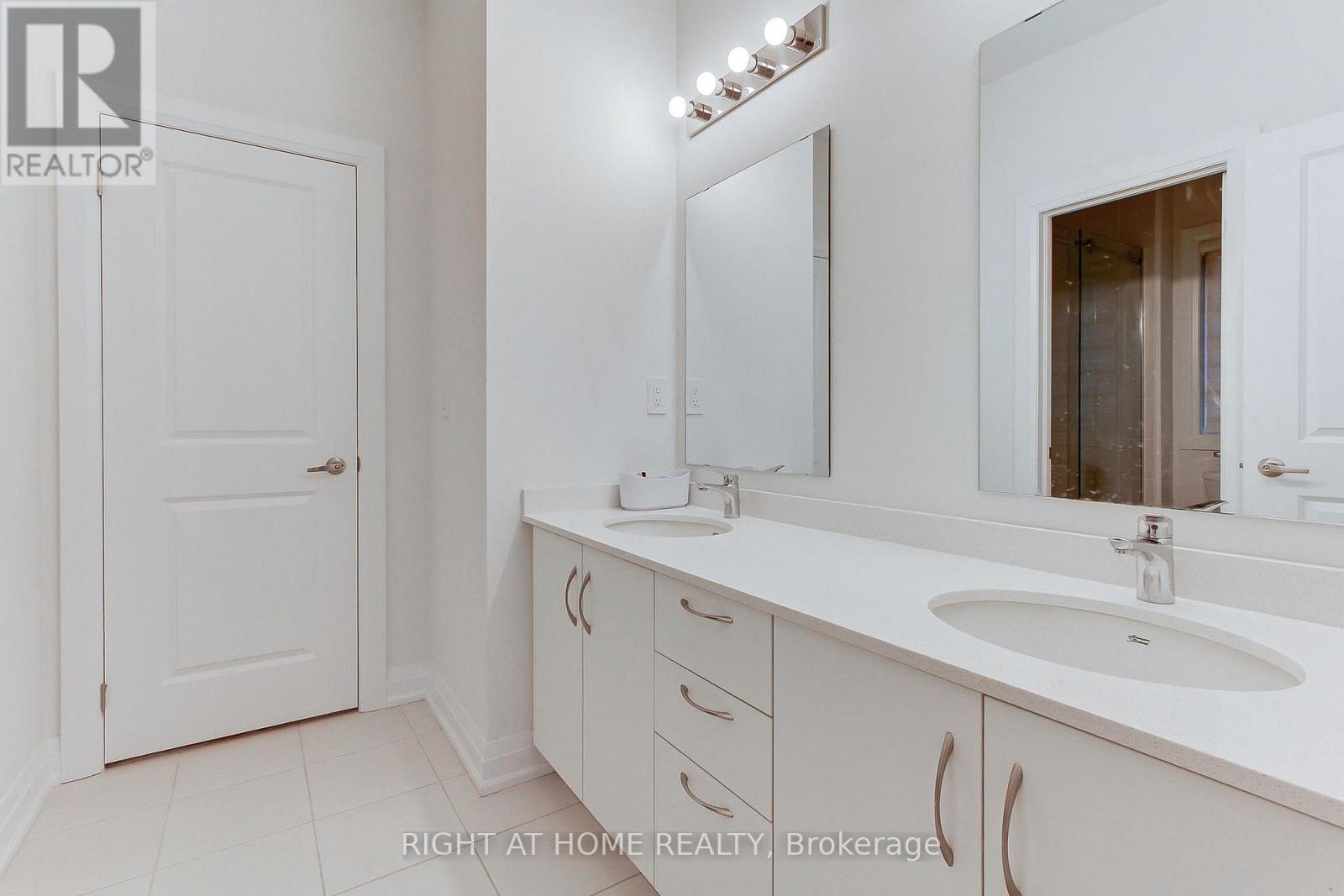 9 Backhouse Drive, Richmond Hill, Ontario  L4E 1M8 - Photo 35 - N12498562