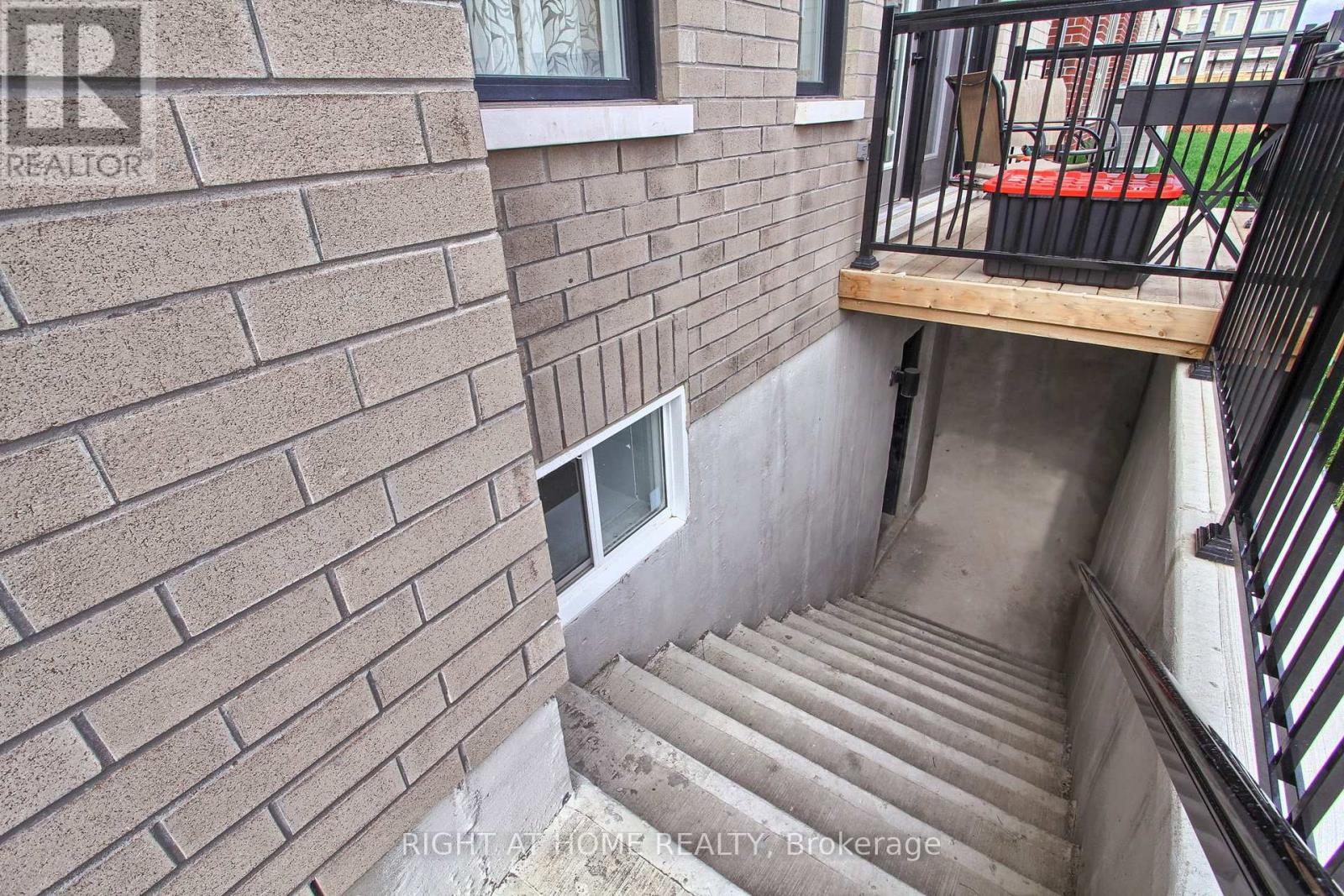 9 Backhouse Drive, Richmond Hill, Ontario  L4E 1M8 - Photo 47 - N12498562