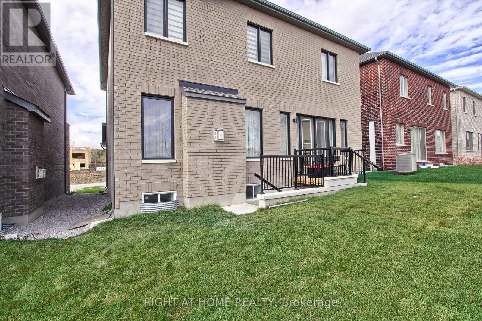 9 Backhouse Drive, Richmond Hill, Ontario  L4E 1M8 - Photo 49 - N12498562