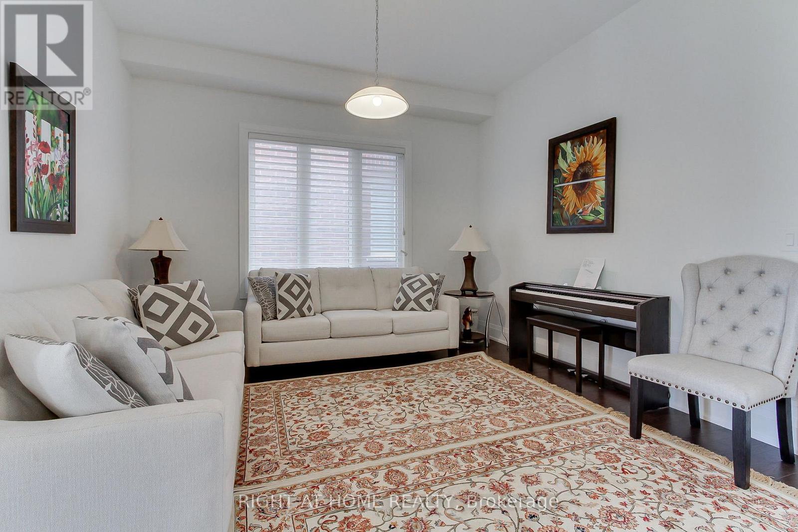 9 Backhouse Drive, Richmond Hill, Ontario  L4E 1M8 - Photo 8 - N12498562