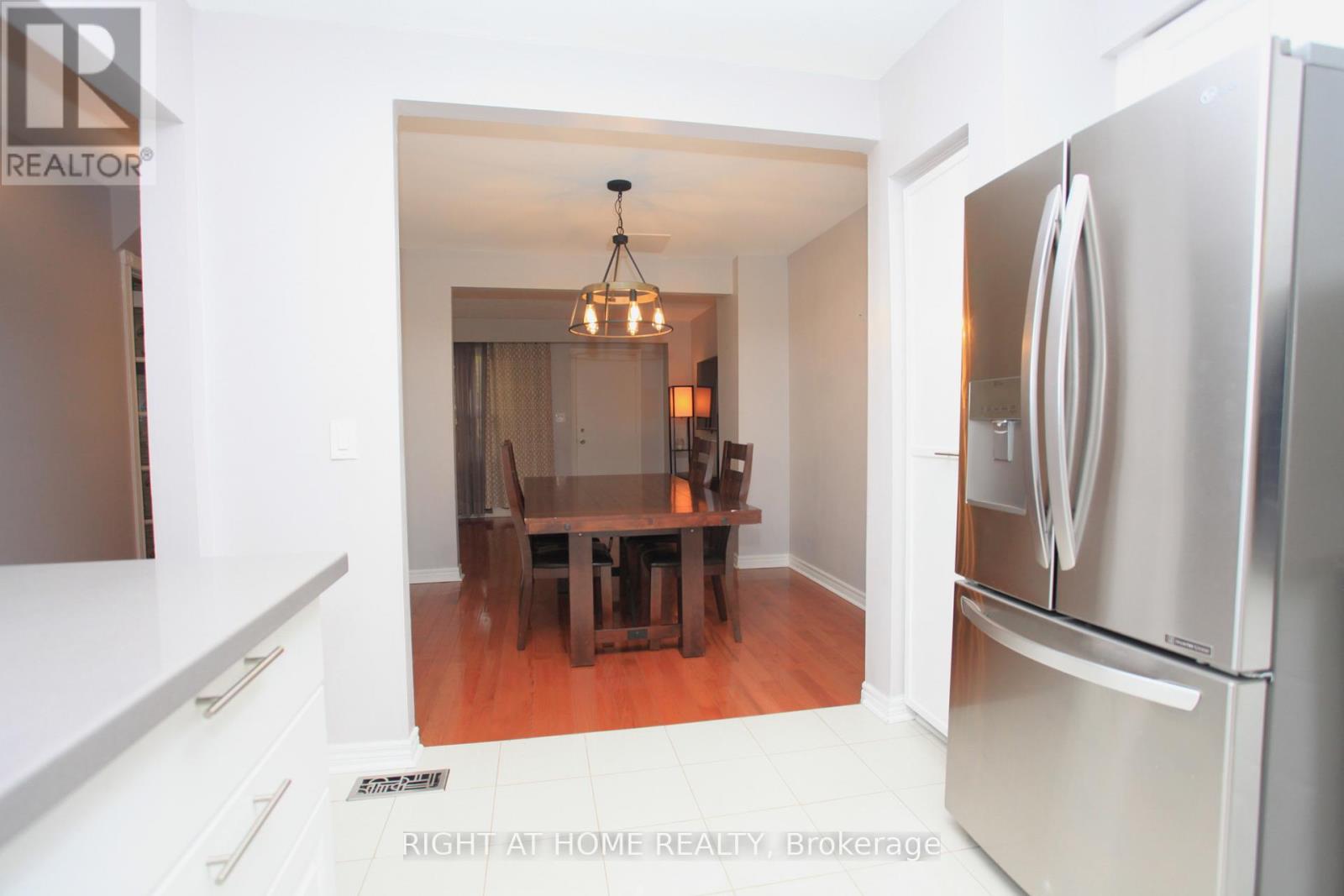 38 - 38 The Carriage Way, Markham, Ontario  L3T 4V1 - Photo 4 - N12498602