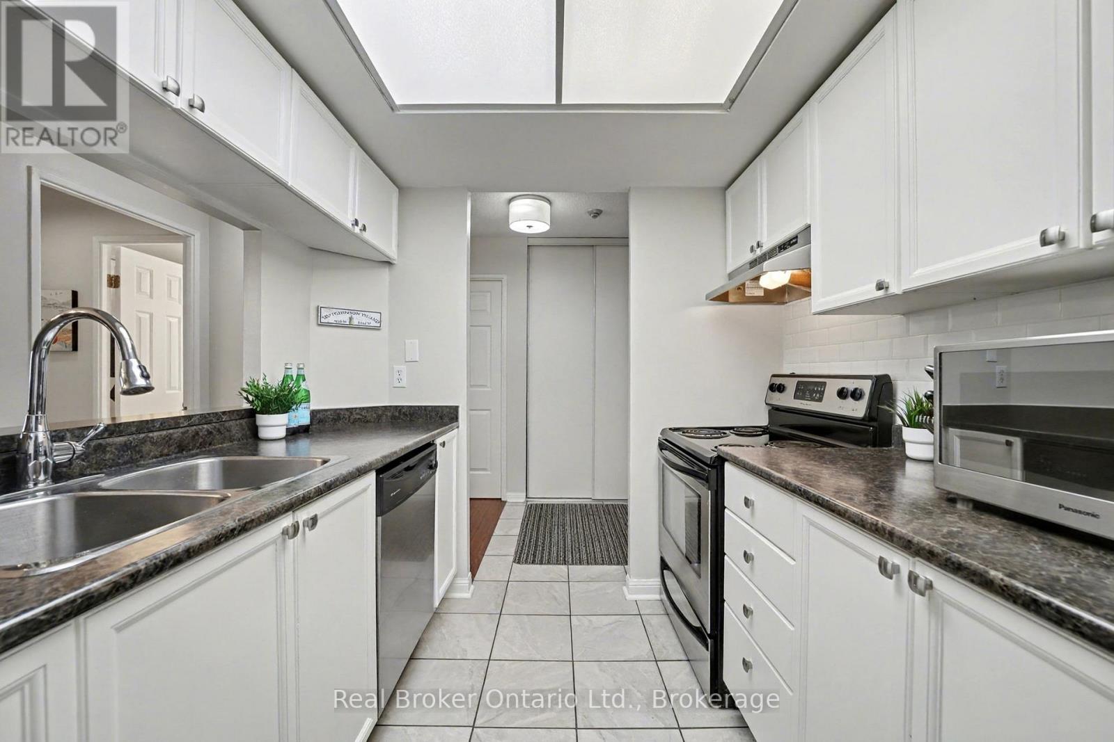 309 - 101 Subway Crescent, Toronto (Islington-City Centre West), Ontario  M9B 6K4 - Photo 8 - W12498612