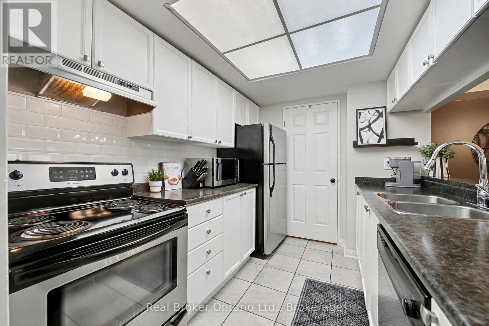 309 - 101 Subway Crescent, Toronto (Islington-City Centre West), Ontario  M9B 6K4 - Photo 9 - W12498612