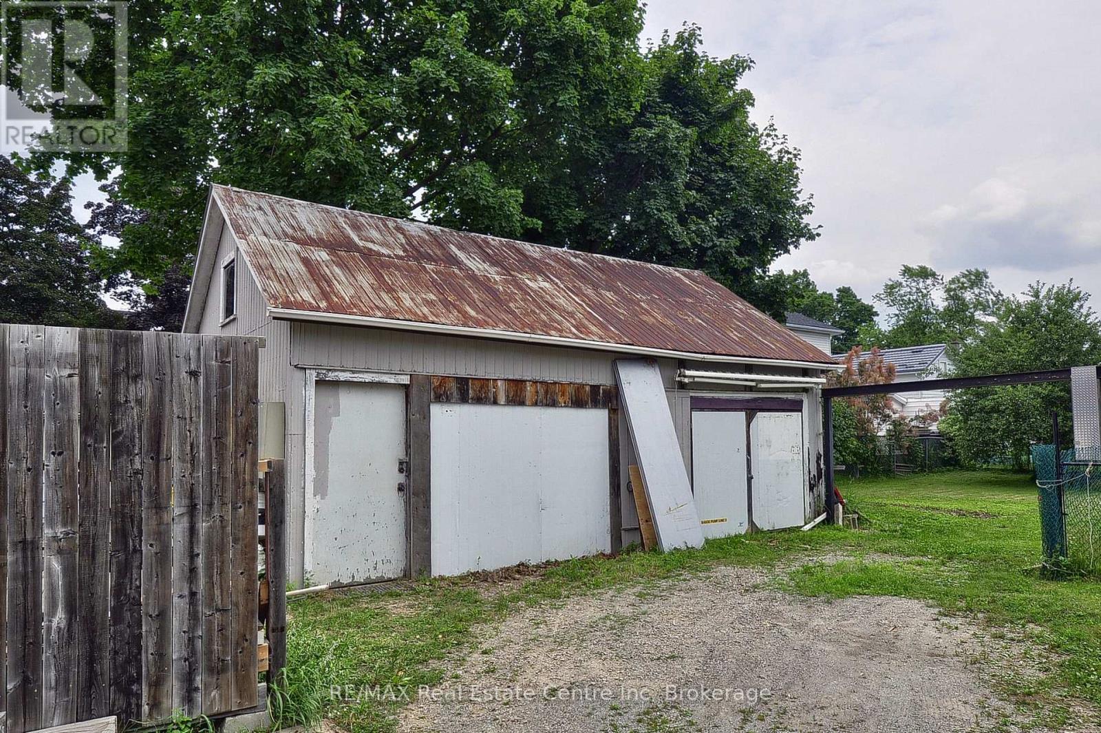 141 King Street, Brant, Ontario  N0E 1A0 - Photo 29 - X12498610