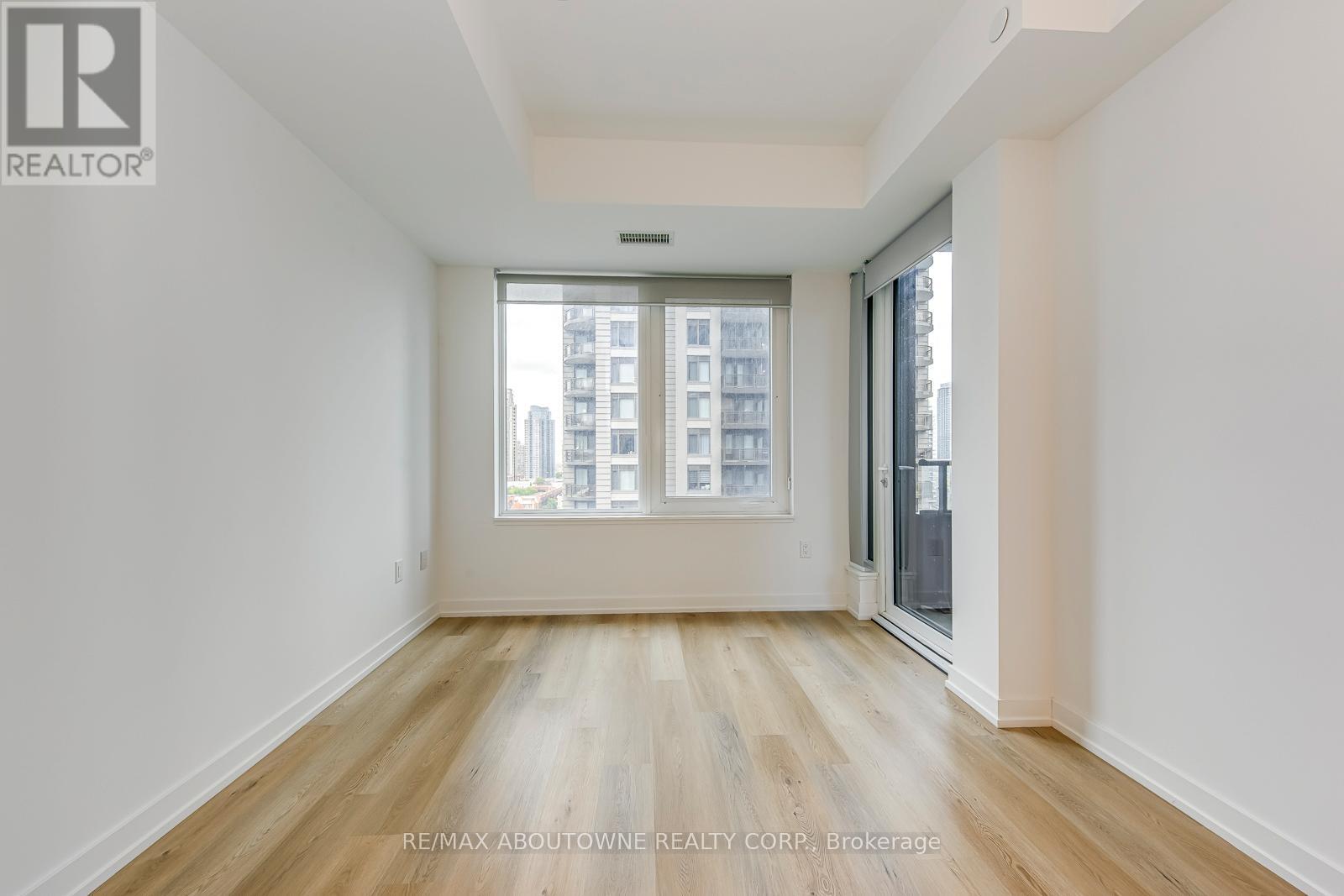 1106 - 395 Square One Drive, Mississauga, Ontario  L5B 0P6 - Photo 15 - W12495584