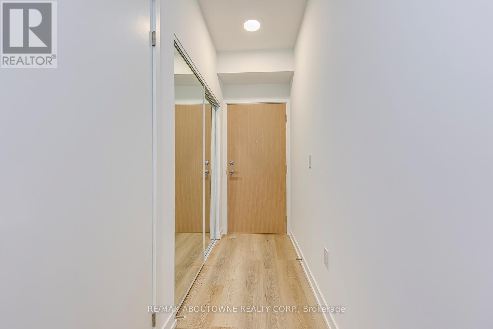 1106 - 395 Square One Drive, Mississauga, Ontario  L5B 0P6 - Photo 7 - W12495584