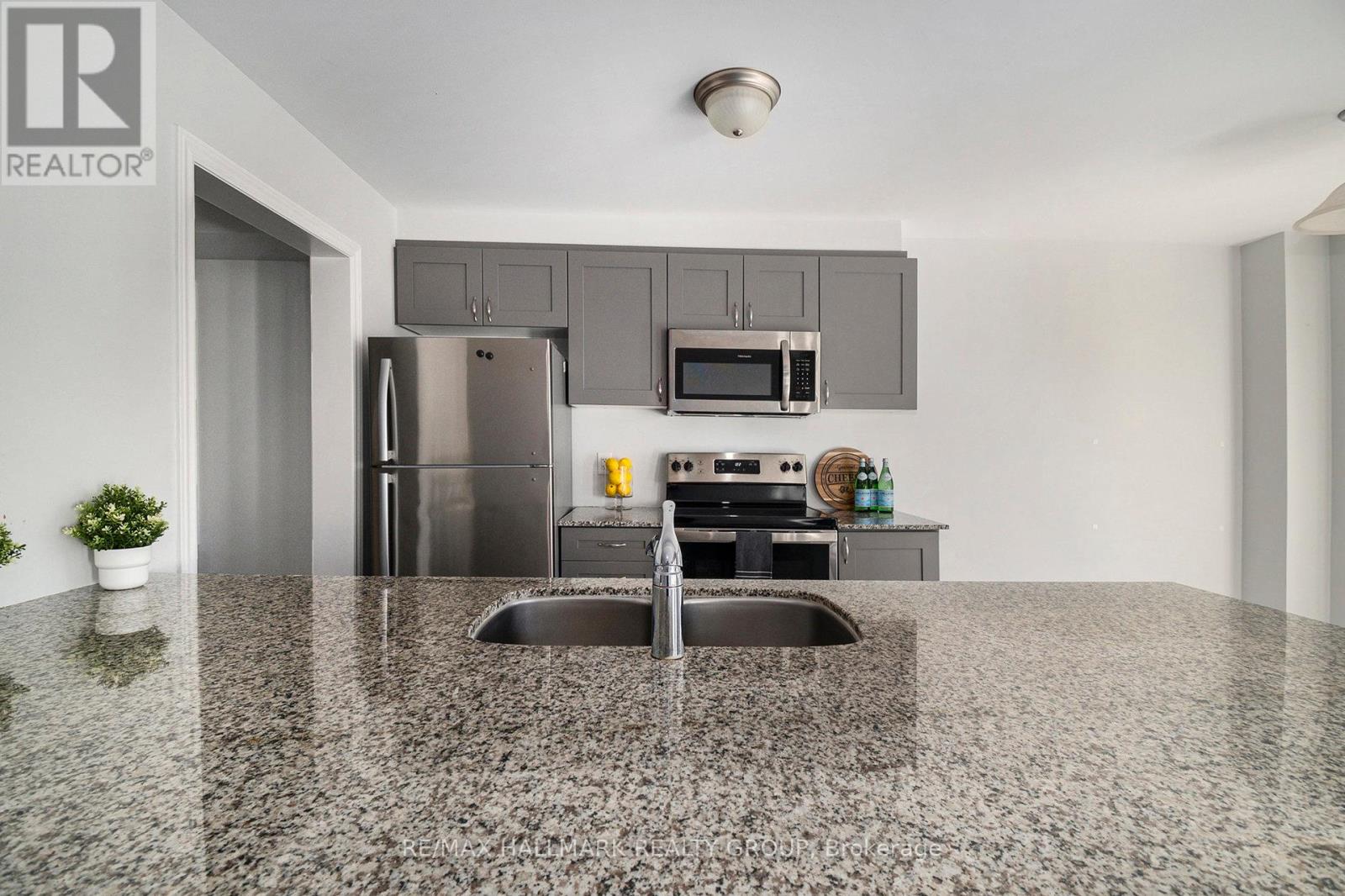 106 Helenium Lane, Ottawa, Ontario  K4A 1C7 - Photo 8 - X12498640