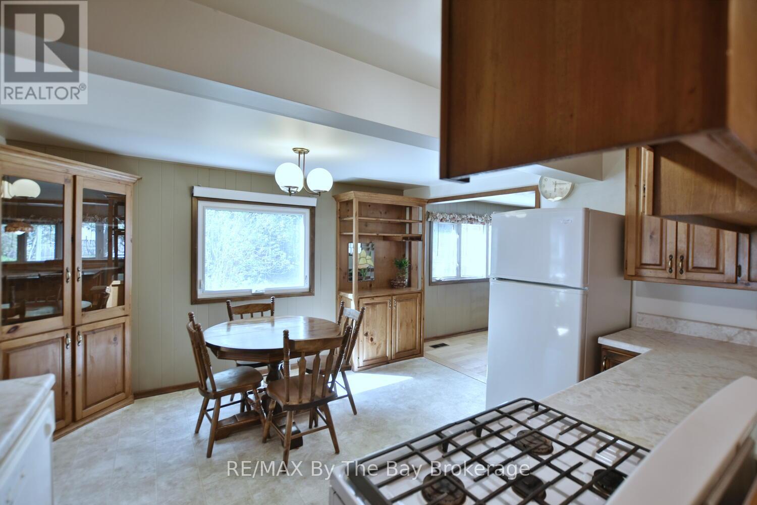 15 Sylvan Avenue, Wasaga Beach, Ontario  L9Z 1T3 - Photo 12 - S12498628