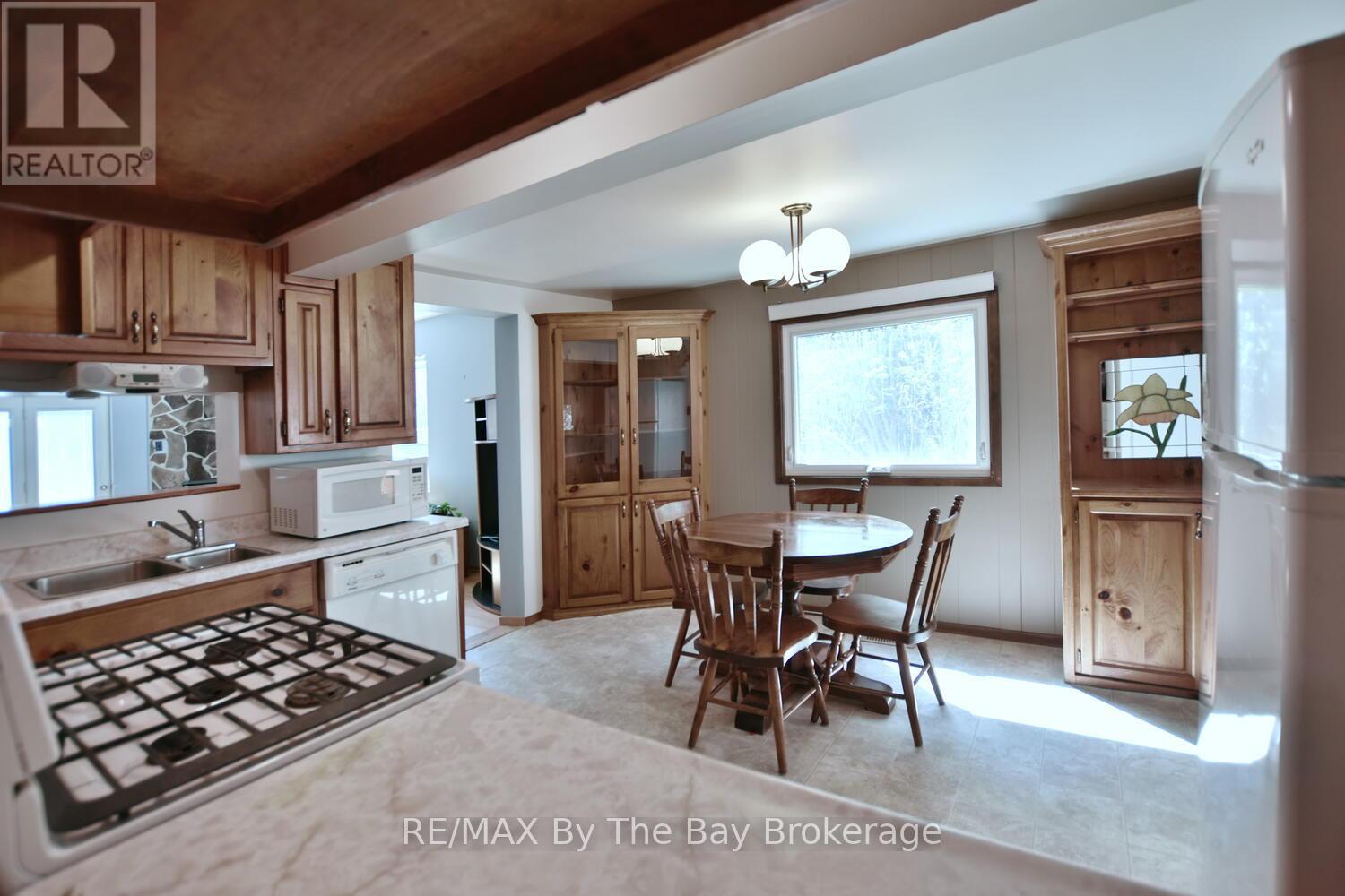 15 Sylvan Avenue, Wasaga Beach, Ontario  L9Z 1T3 - Photo 13 - S12498628