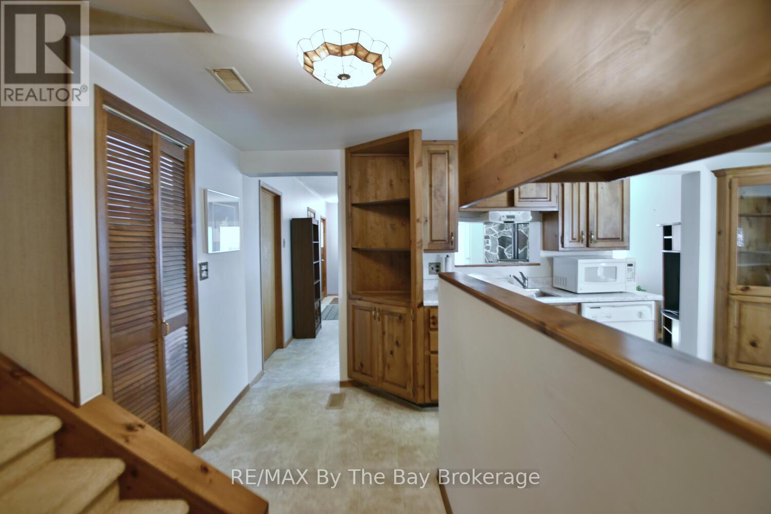 15 Sylvan Avenue, Wasaga Beach, Ontario  L9Z 1T3 - Photo 16 - S12498628