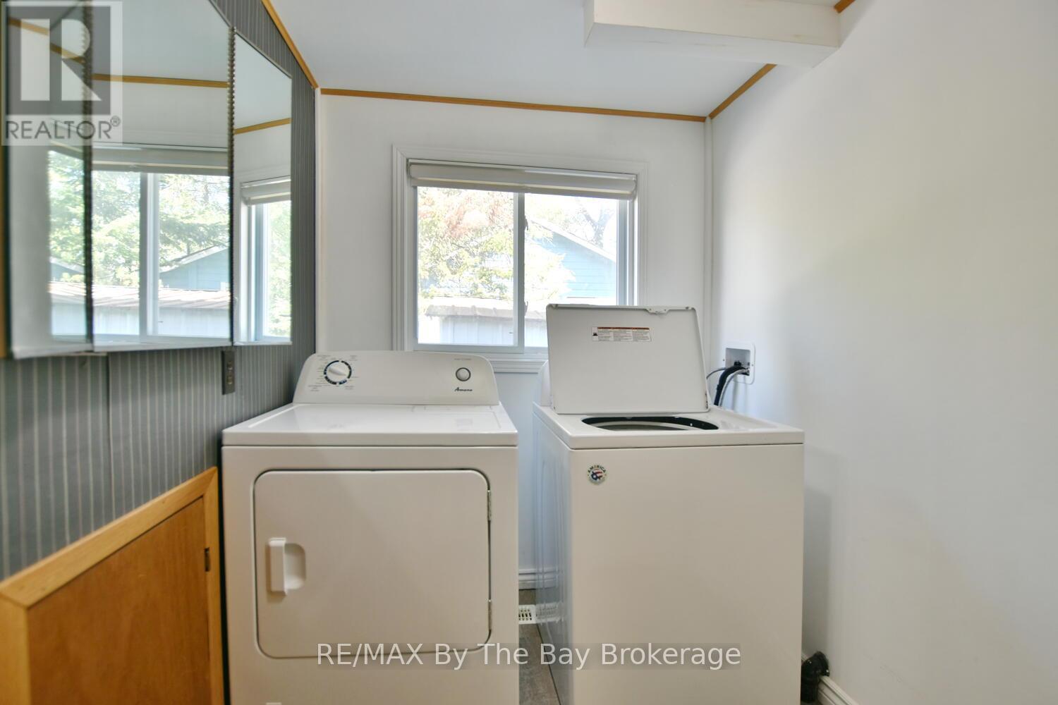 15 Sylvan Avenue, Wasaga Beach, Ontario  L9Z 1T3 - Photo 18 - S12498628