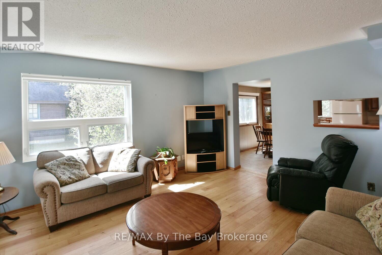 15 Sylvan Avenue, Wasaga Beach, Ontario  L9Z 1T3 - Photo 21 - S12498628