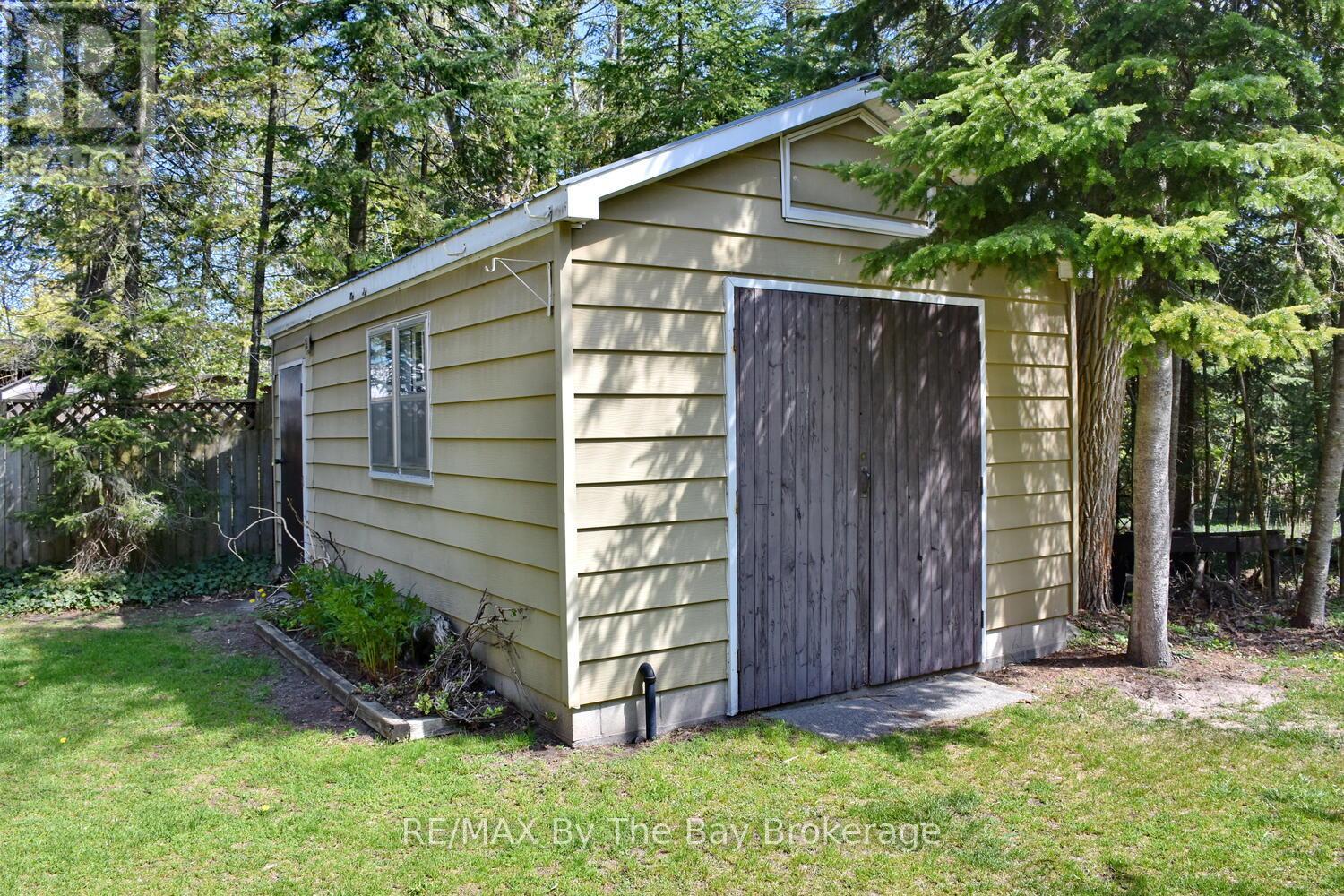 15 Sylvan Avenue, Wasaga Beach, Ontario  L9Z 1T3 - Photo 40 - S12498628