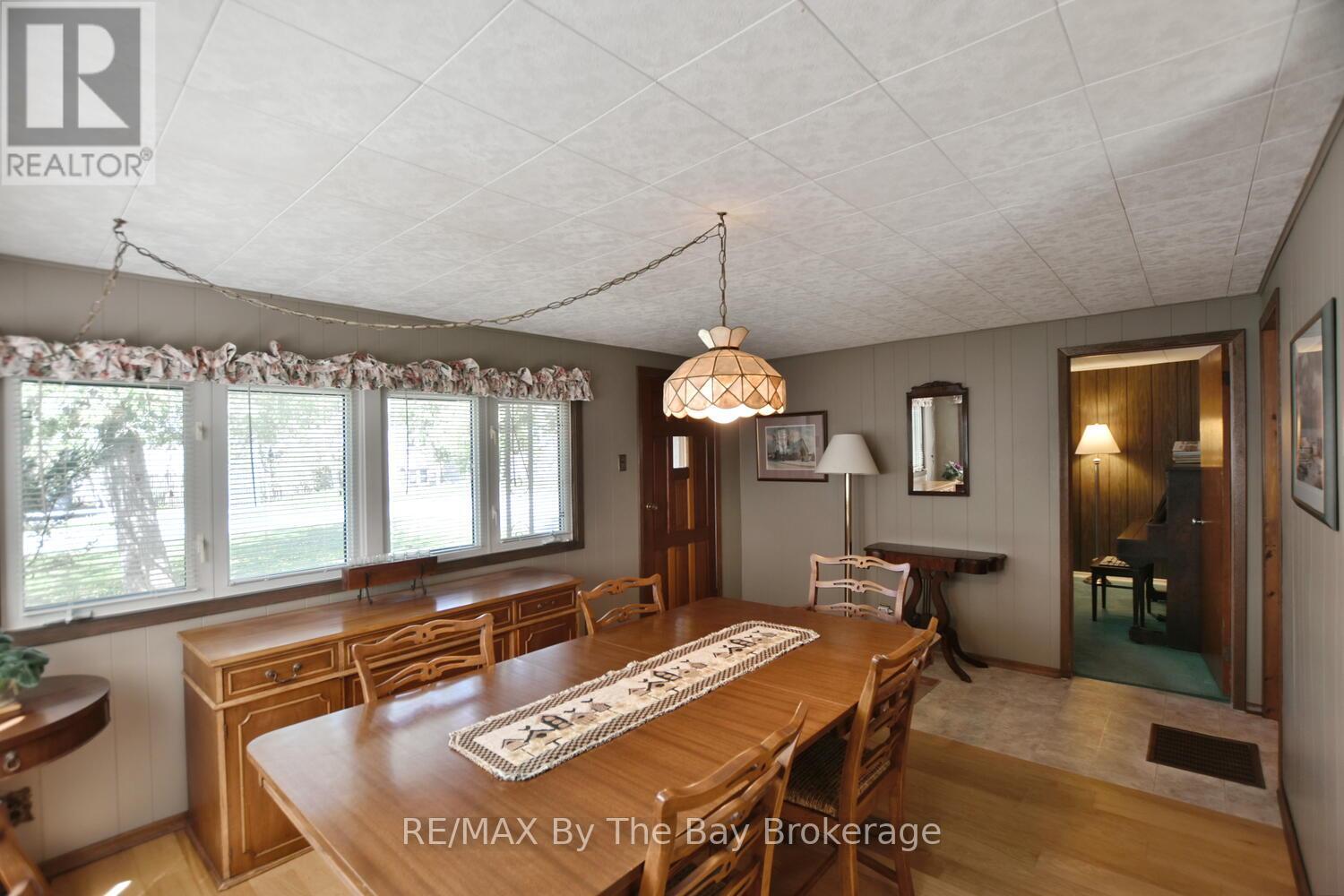 15 Sylvan Avenue, Wasaga Beach, Ontario  L9Z 1T3 - Photo 8 - S12498628