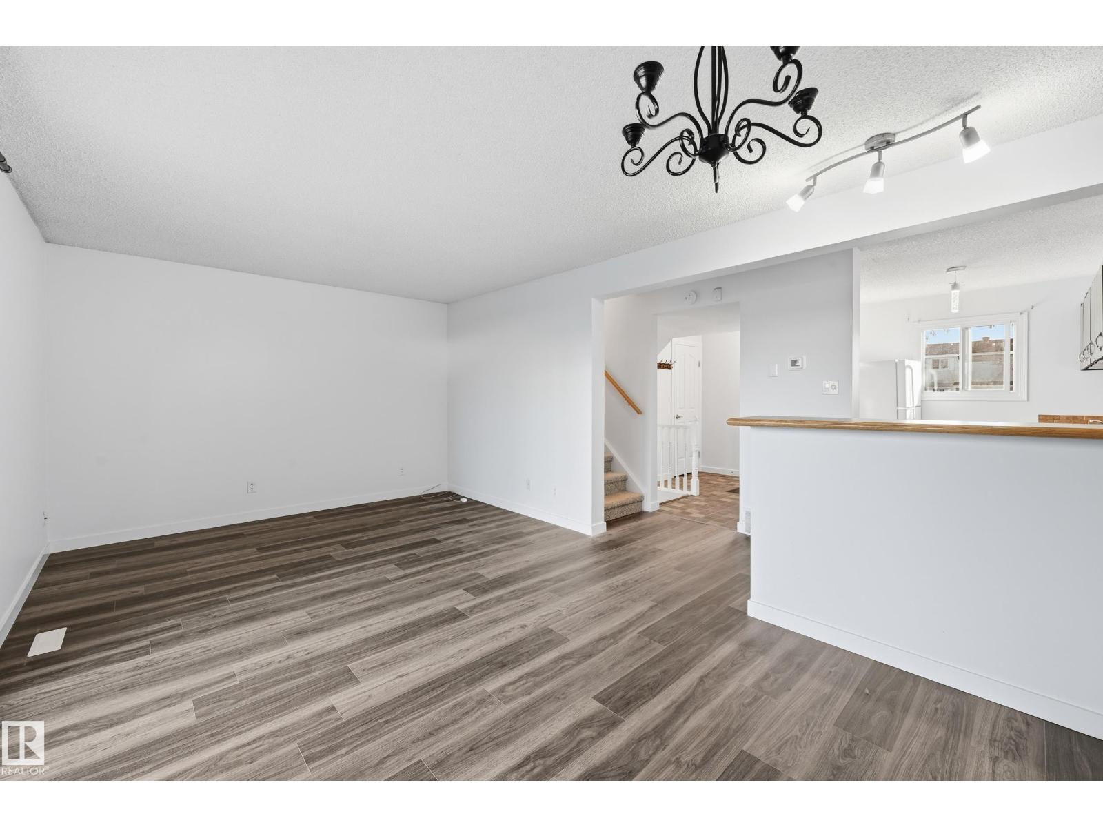 11406 139 Av Nw, Edmonton, Alberta T5X 3L4 - Photo 2 - E4463925