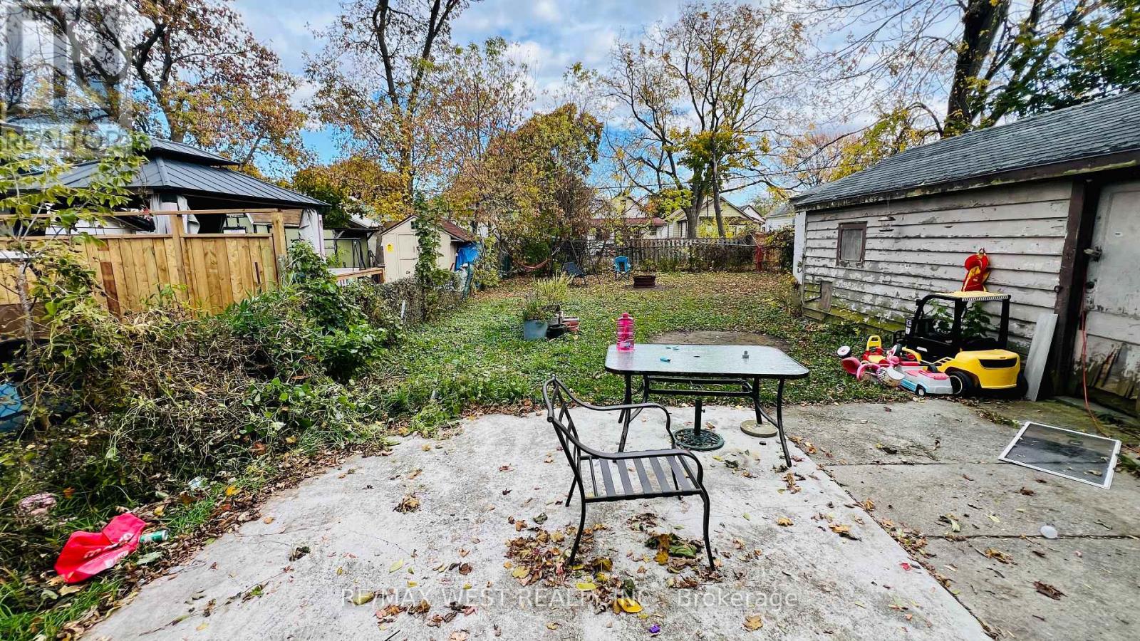 400 Brock Street S, Sarnia, Ontario  N7T 2X2 - Photo 12 - X12449560