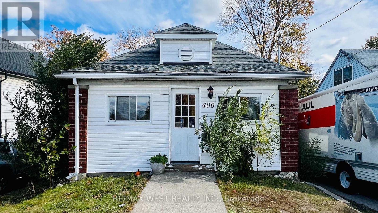 400 Brock Street S, Sarnia, Ontario  N7T 2X2 - Photo 2 - X12449560