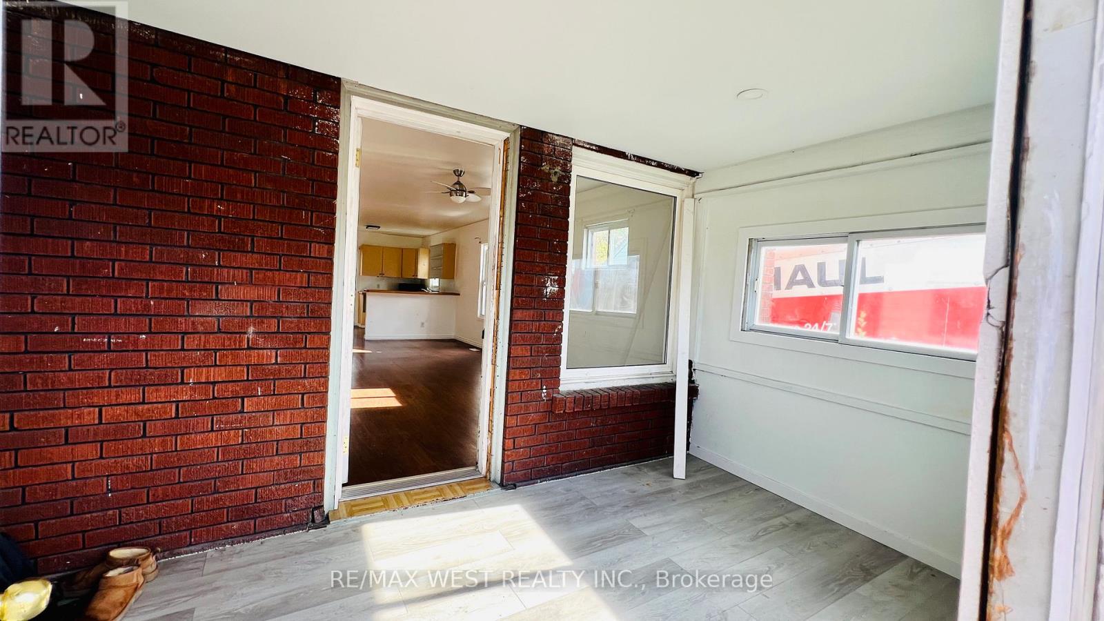 400 Brock Street S, Sarnia, Ontario  N7T 2X2 - Photo 3 - X12449560