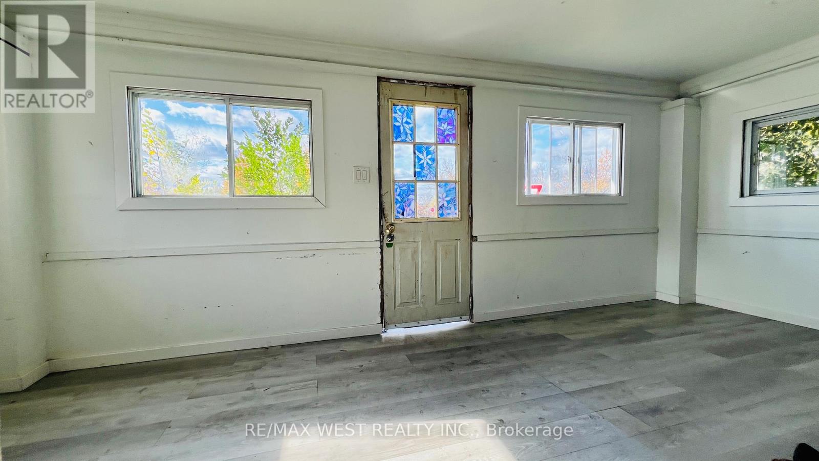 400 Brock Street S, Sarnia, Ontario  N7T 2X2 - Photo 4 - X12449560