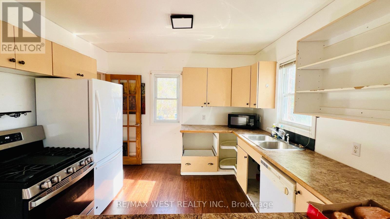 400 Brock Street S, Sarnia, Ontario  N7T 2X2 - Photo 5 - X12449560