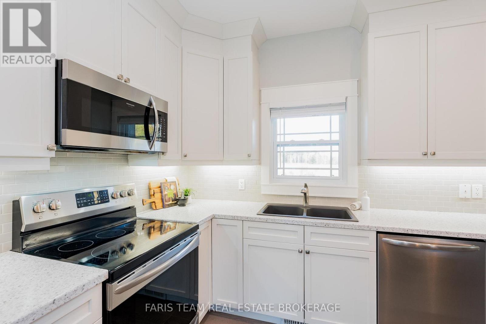 7589 Cronk Side Road, Severn (Washago), Ontario  L0K 2B0 - Photo 6 - S12498652