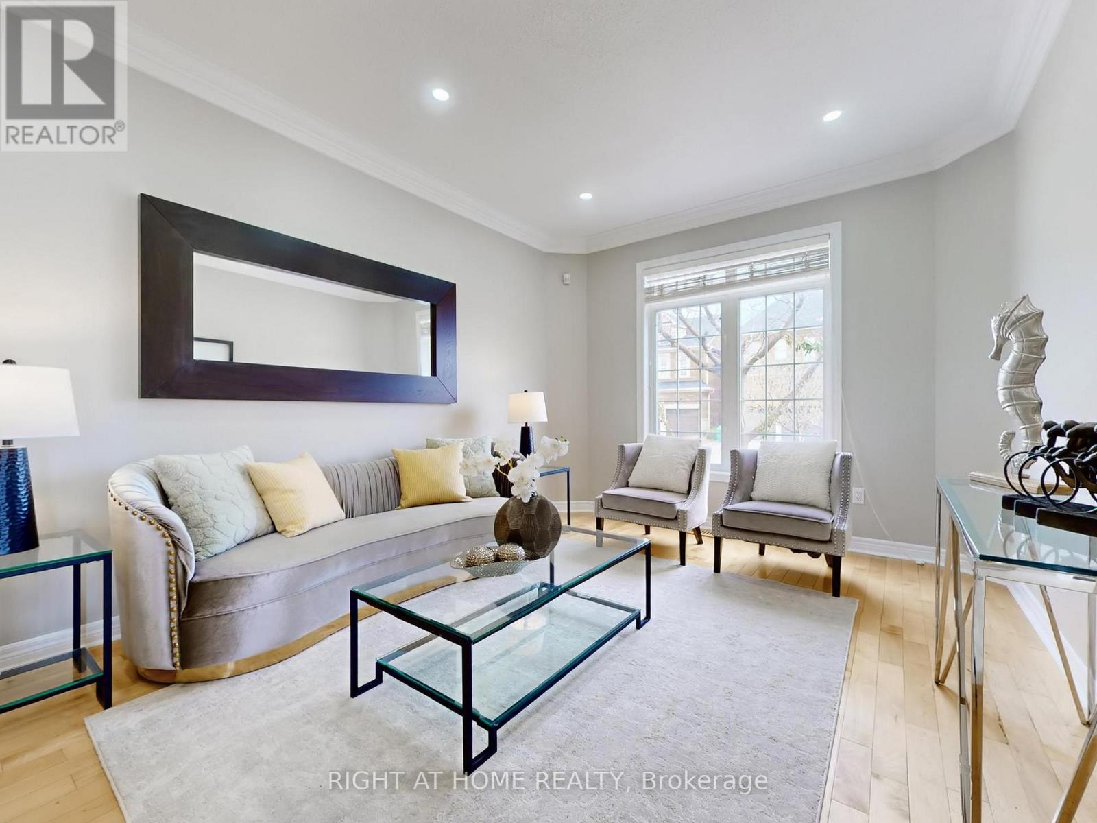 3585 Stonecutter Crescent, Mississauga, Ontario  L5M 7N7 - Photo 3 - W12498638