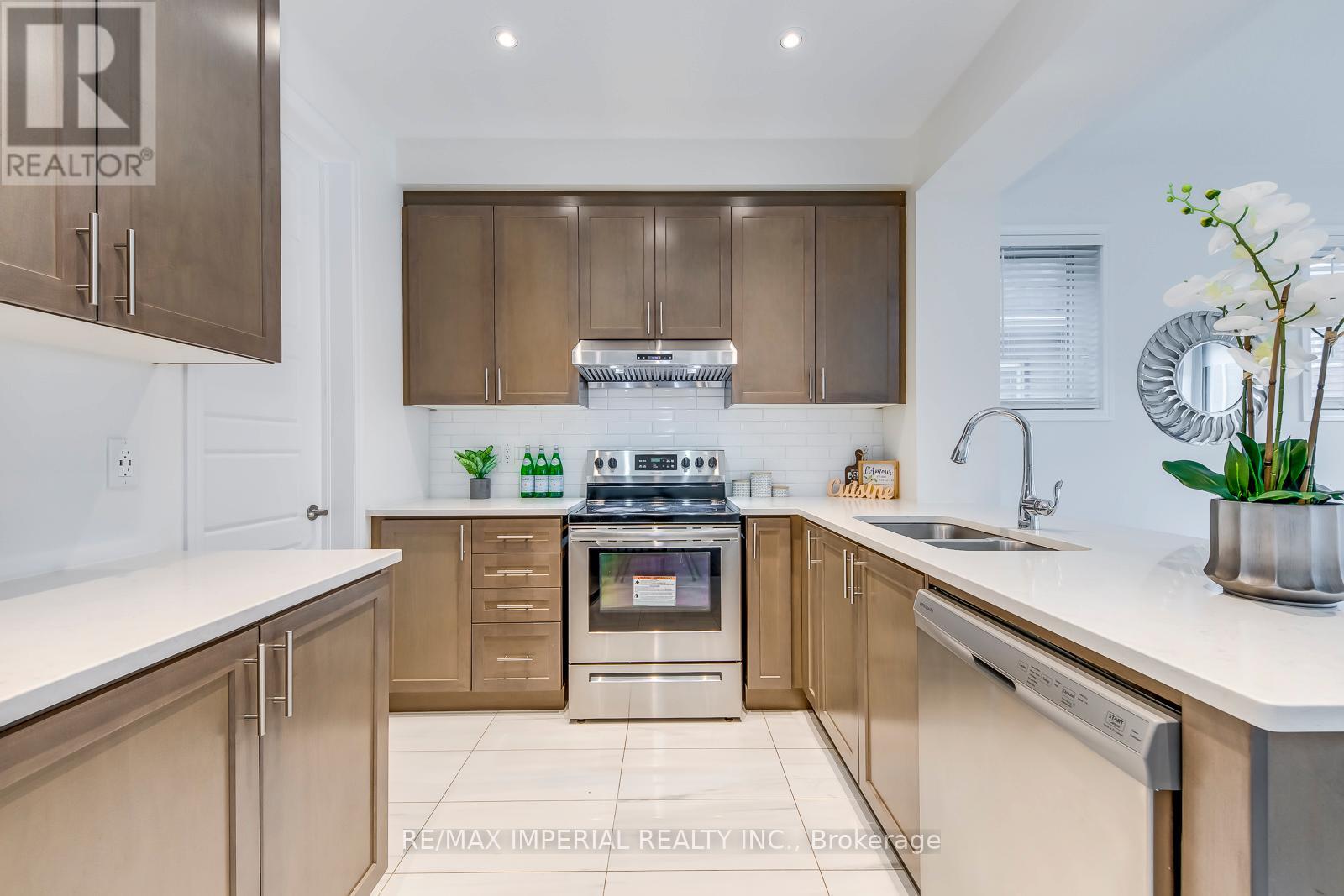 3334 Carding Mill Trail, Oakville, Ontario  L6M 1R7 - Photo 19 - W12498648