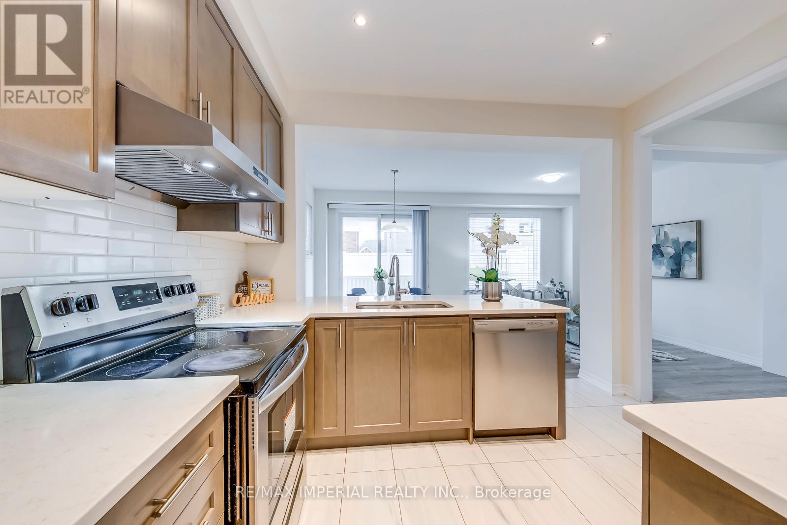 3334 Carding Mill Trail, Oakville, Ontario  L6M 1R7 - Photo 24 - W12498648