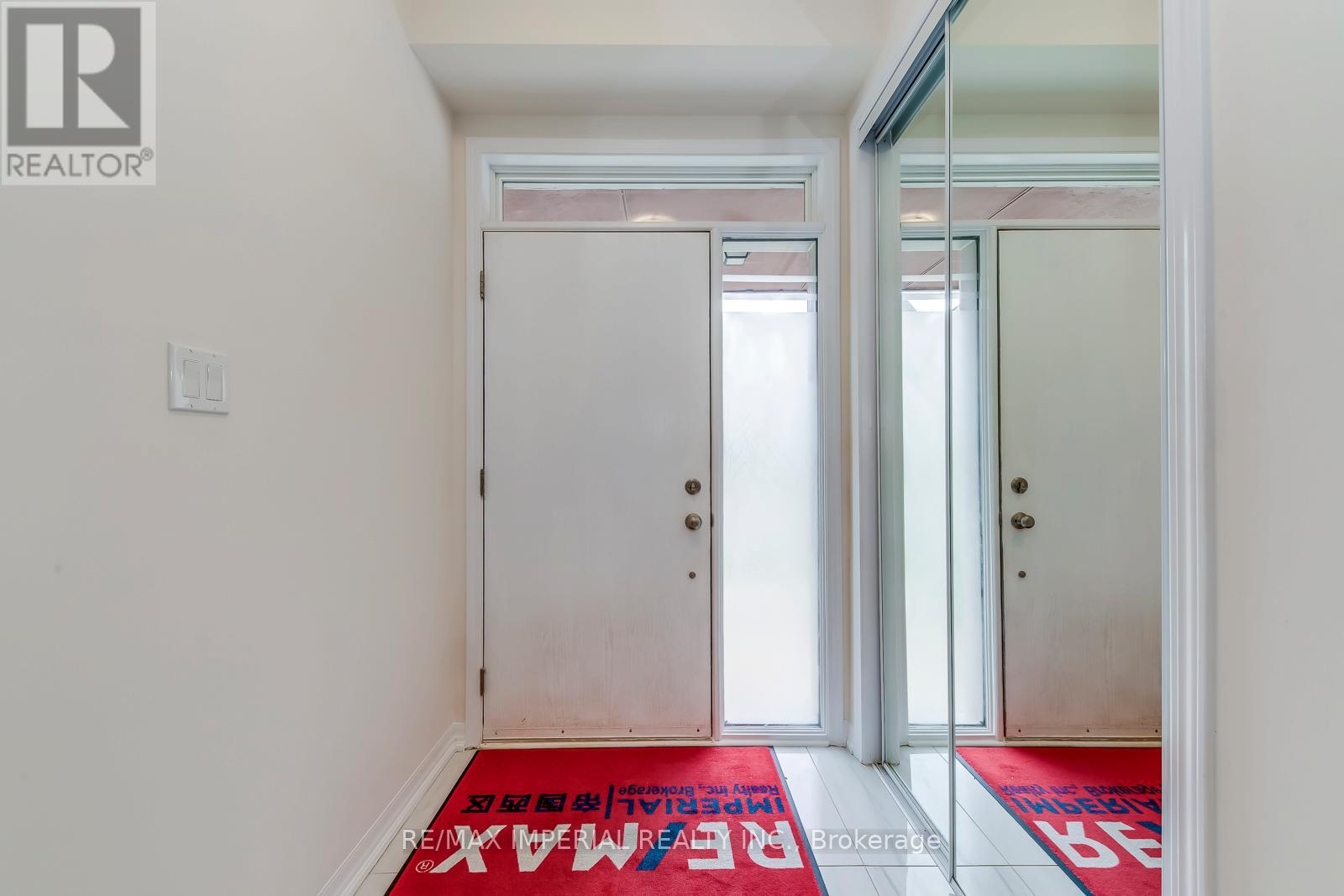 3334 Carding Mill Trail, Oakville, Ontario  L6M 1R7 - Photo 6 - W12498648