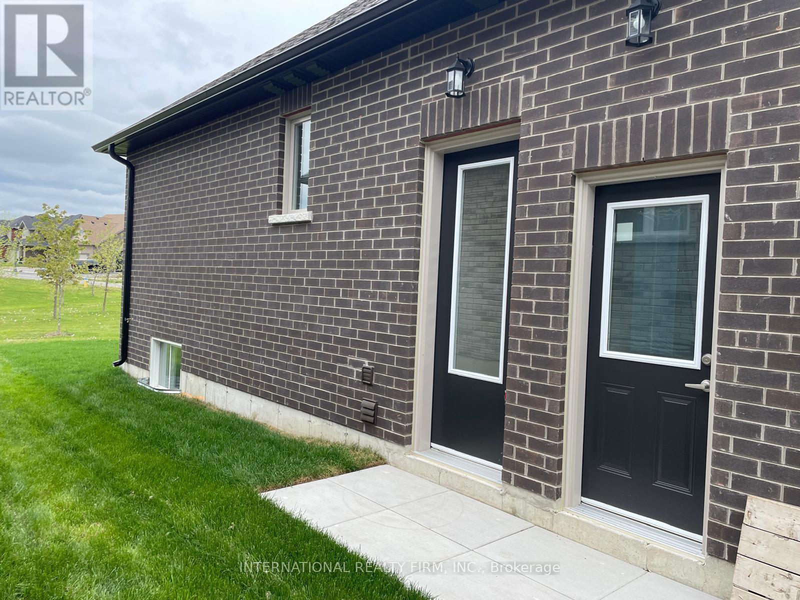 B - 184 Sanderling Crescent, Kawartha Lakes, Ontario  K9V 0M8 - Photo 2 - X12498672