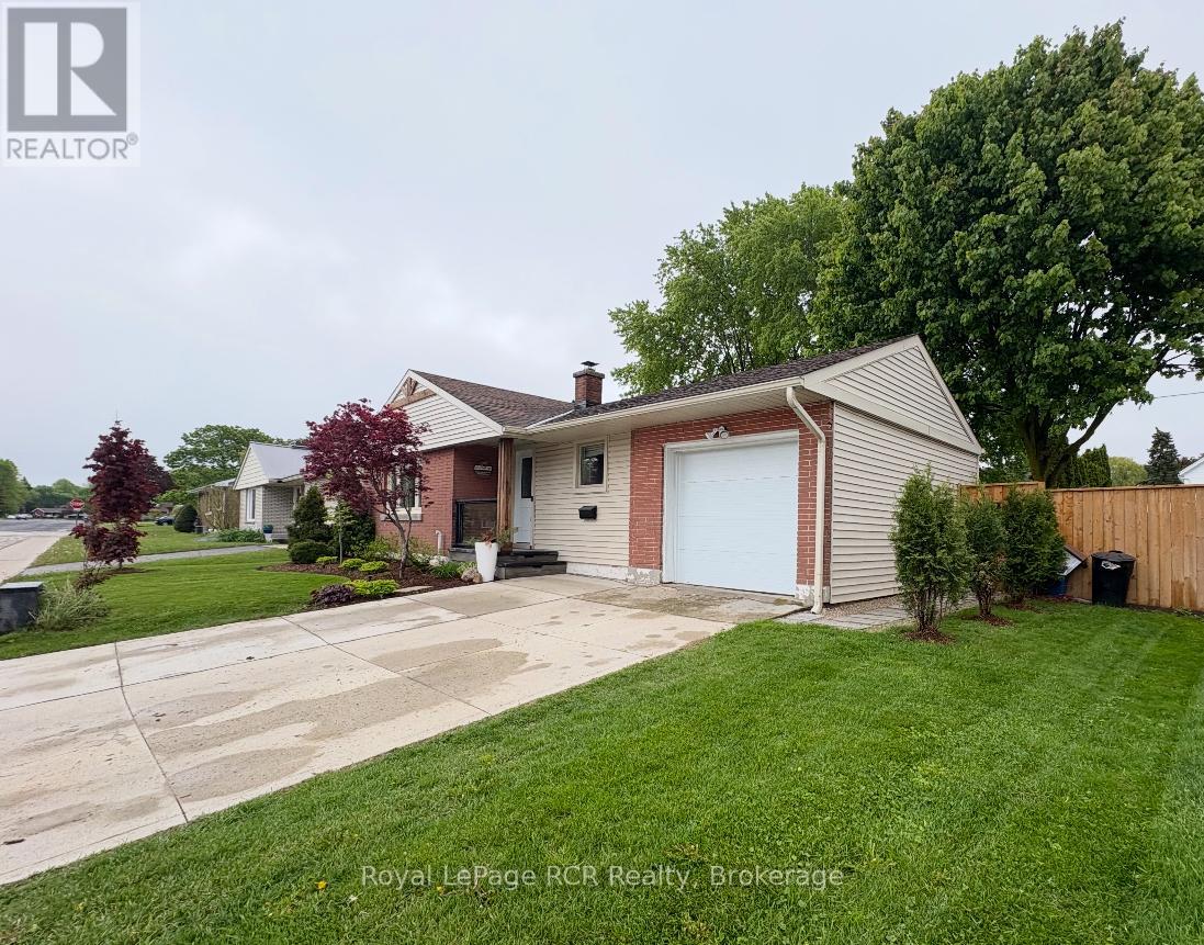 535 13th Street, Hanover, Ontario  N4N 1Y5 - Photo 2 - X12498738