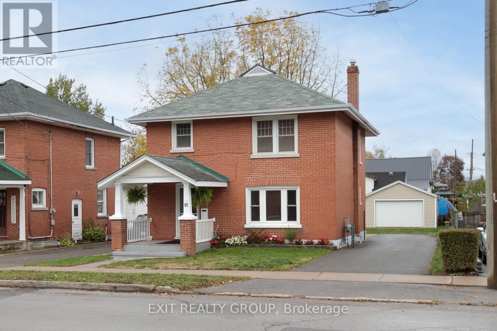 92 Byron Street, Quinte West, Ontario  K8V 2Y2 - Photo 2 - X12498706