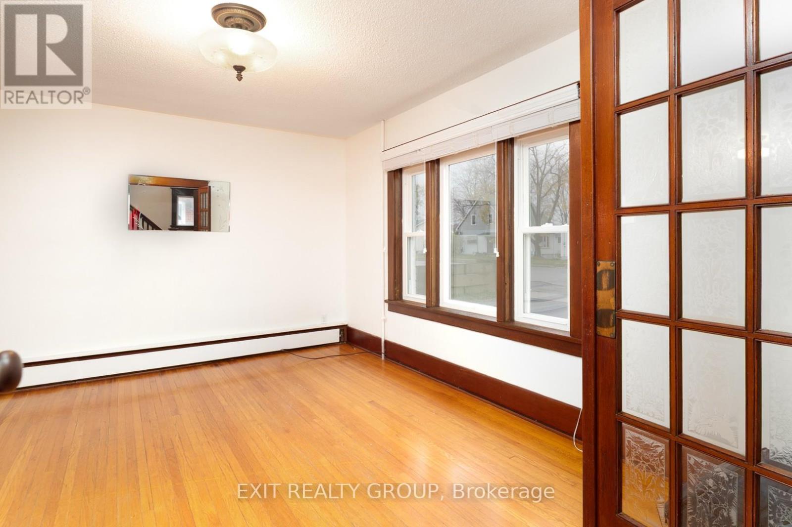 92 Byron Street, Quinte West, Ontario  K8V 2Y2 - Photo 5 - X12498706