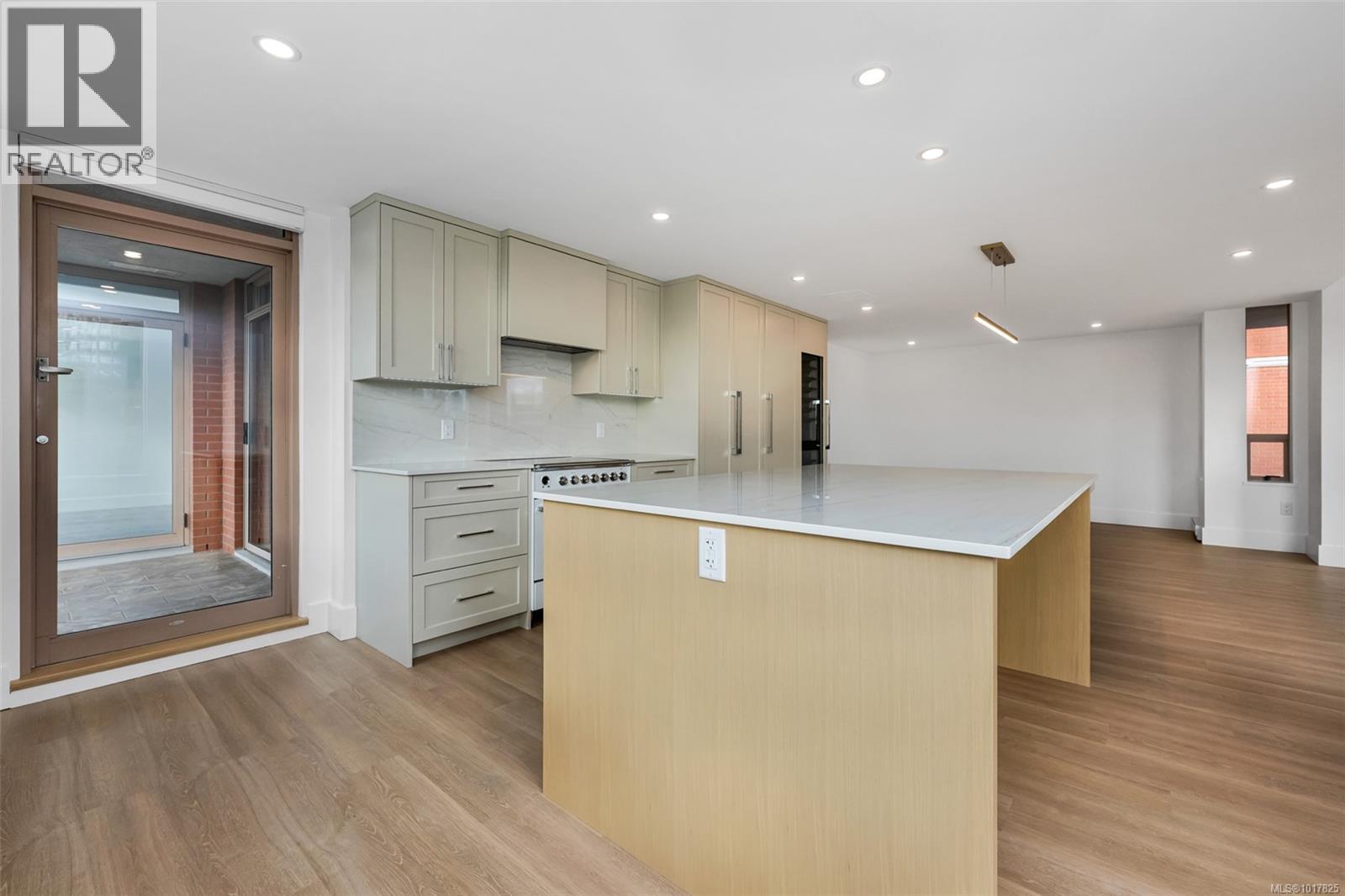 504 630 Montreal St, Victoria, British Columbia  V8V 4Y2 - Photo 9 - 1017825