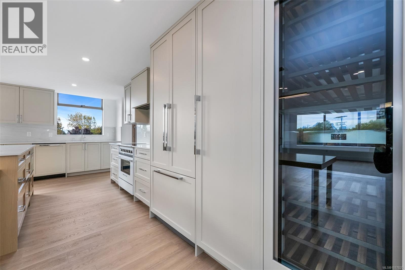 504 630 Montreal St, Victoria, British Columbia  V8V 4Y2 - Photo 2 - 1017825