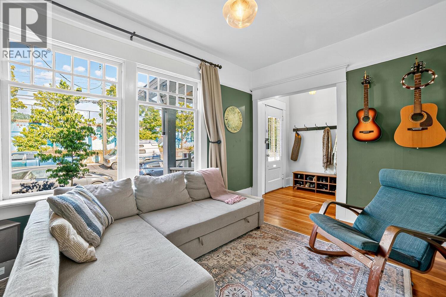 1113 MCLEAN DRIVE, Vancouver, British Columbia