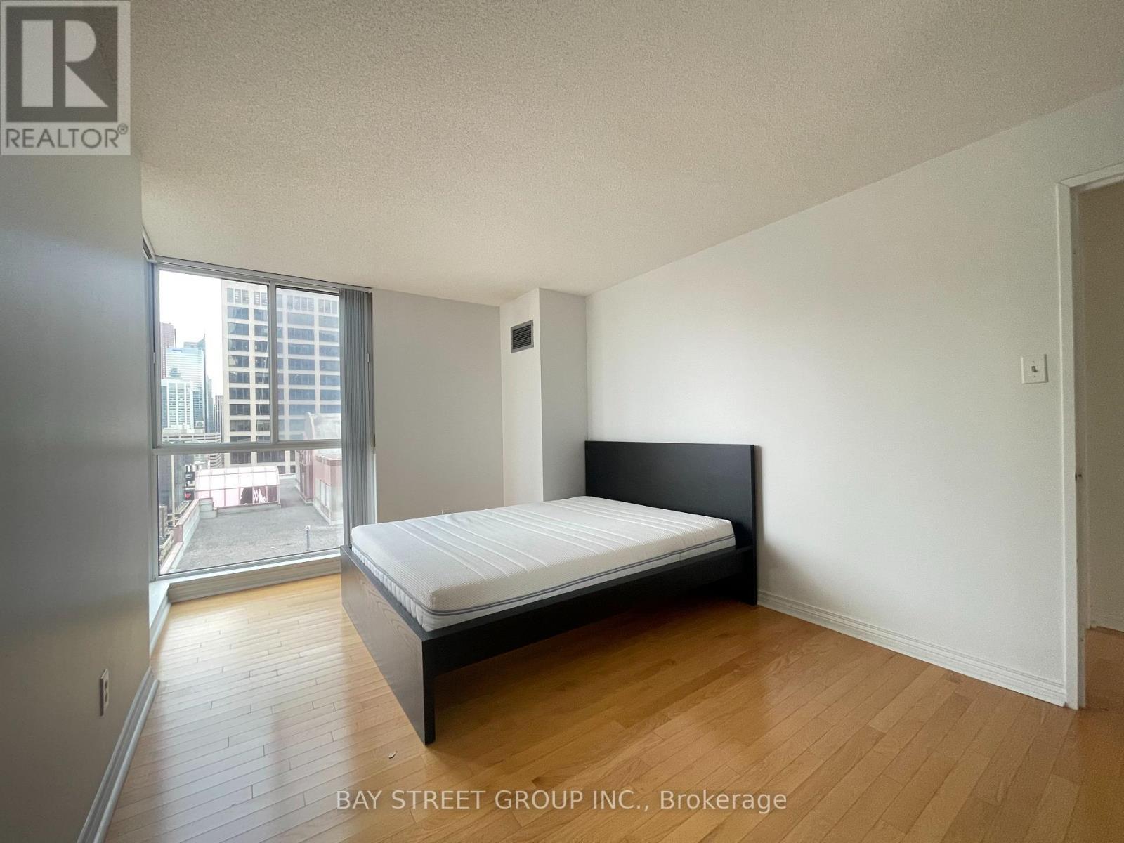 1910 - 736 Bay Street, Toronto, Ontario  M5G 2M4 - Photo 11 - C12498686