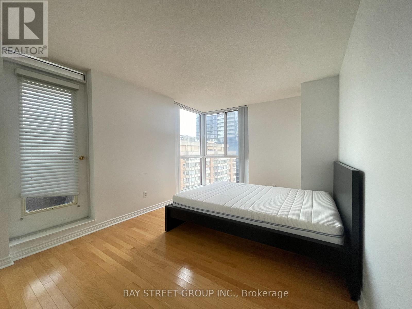 1910 - 736 Bay Street, Toronto, Ontario  M5G 2M4 - Photo 12 - C12498686