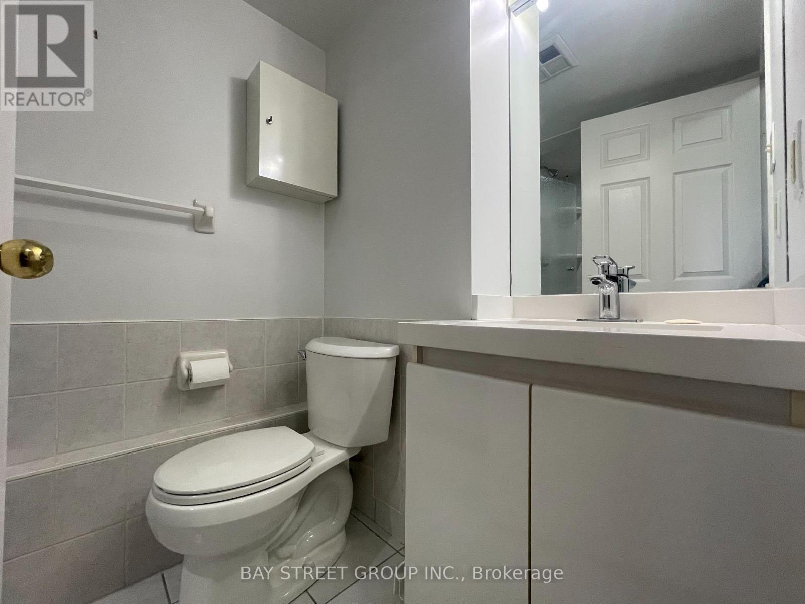 1910 - 736 Bay Street, Toronto, Ontario  M5G 2M4 - Photo 17 - C12498686